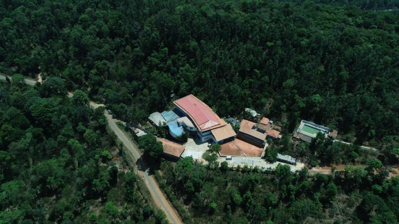 La Flora Beverly Hill Resort Madikeri Exterior foto